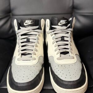 Nike Men's Black and White Court Vision
